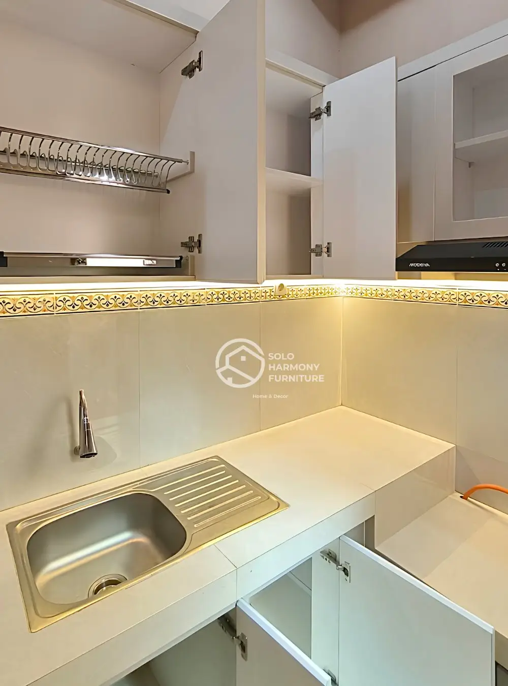 Kitchen Set Minimalis yang Menawan — Kitchen Set foto 10 di Gumpang, Kartasura