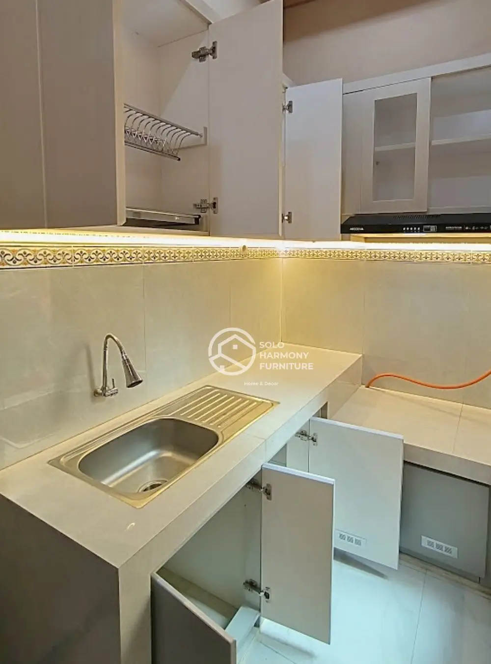 Kitchen Set Minimalis yang Menawan — Kitchen Set foto 11 di Gumpang, Kartasura