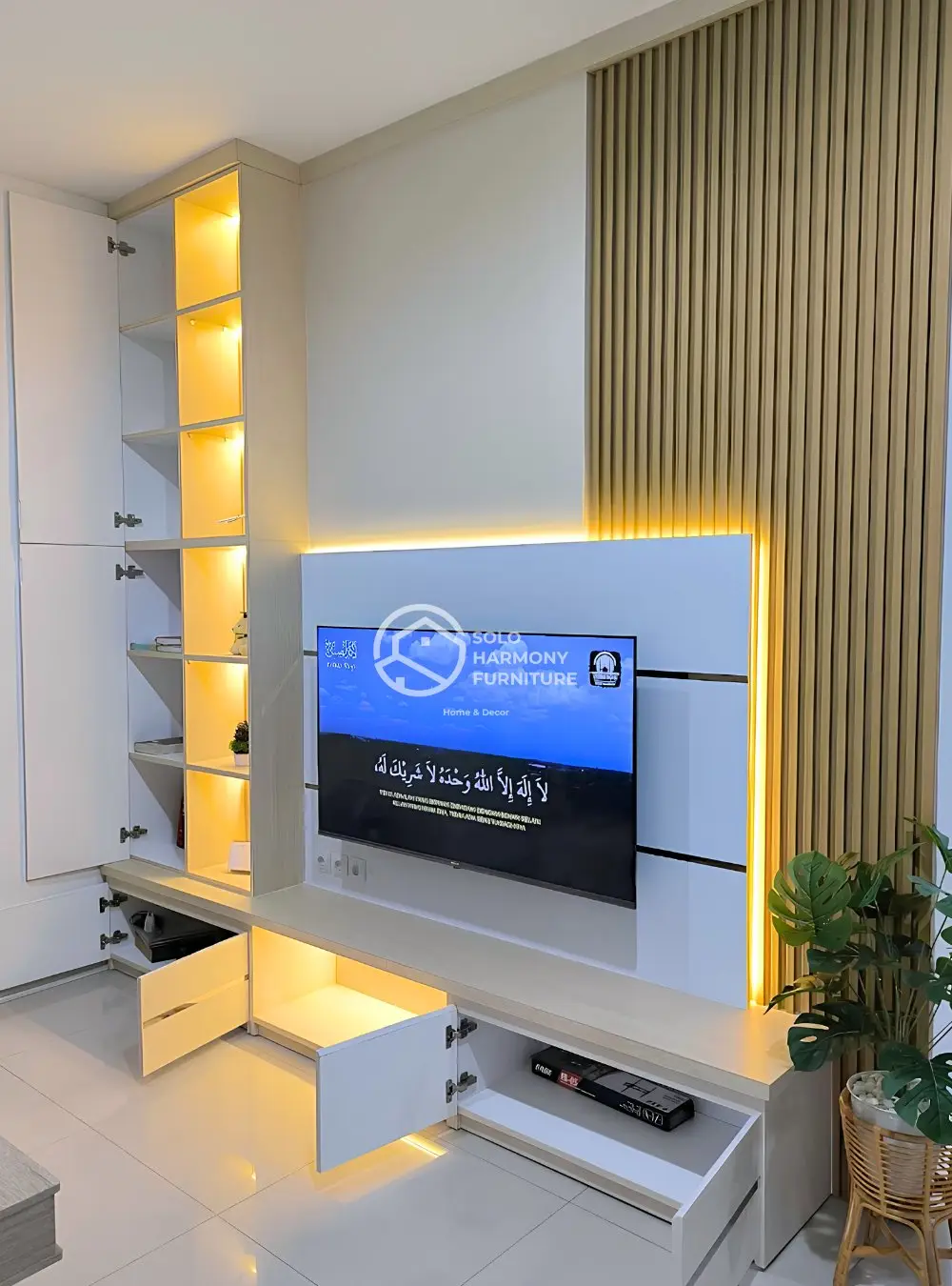 Integrated Full-Height Backdrop TV Set — Backdrop TV foto 4 di Citra Buana, Colomadu, Karanganyar