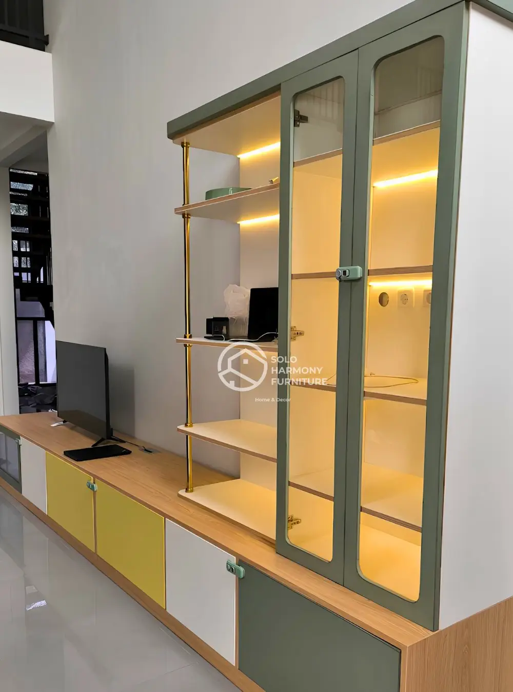 Sage & Yellow Minimalist Credenza Set — Interior foto 3 di Salatiga