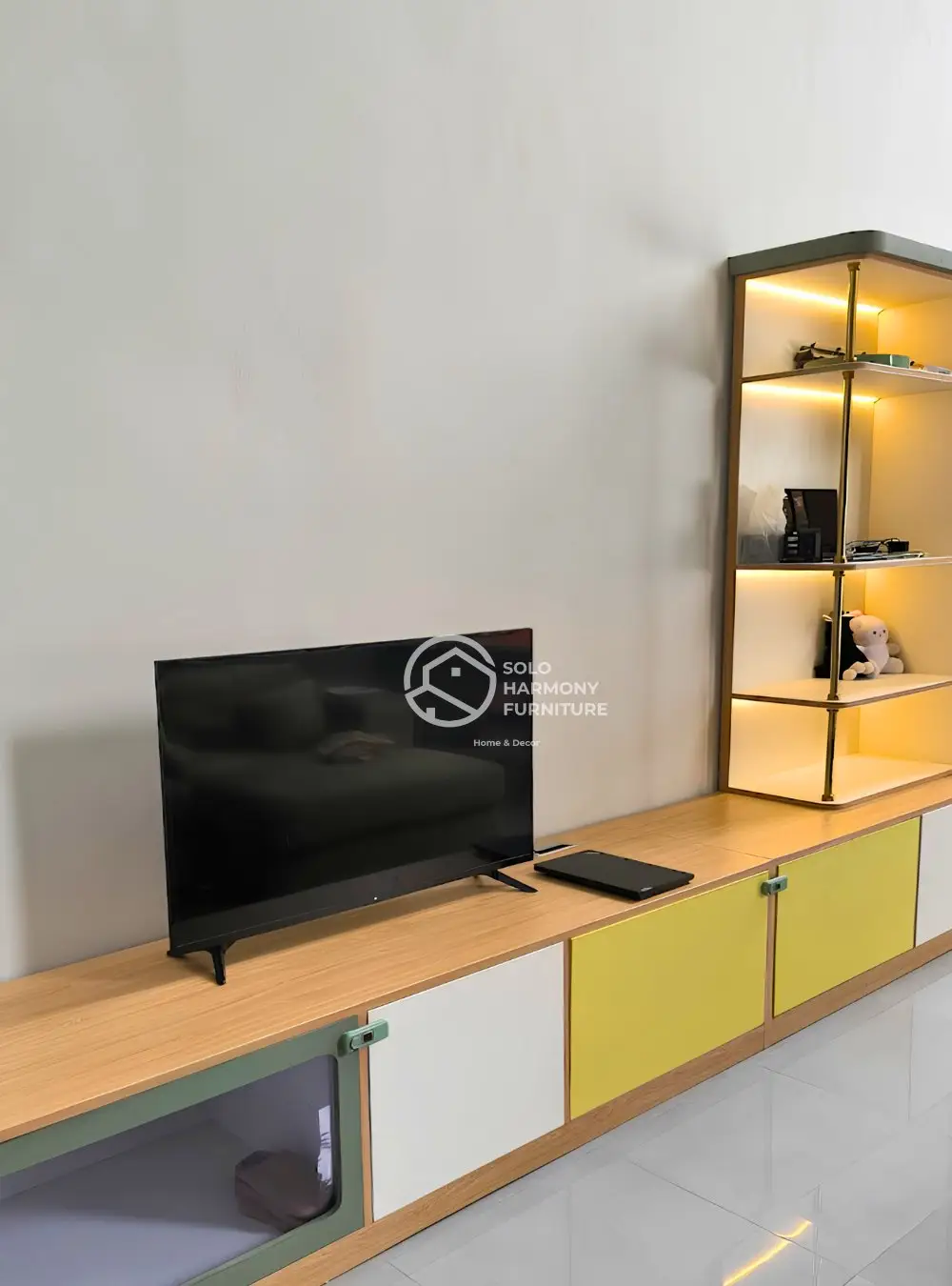Sage & Yellow Minimalist Credenza Set — Interior foto 5 di Salatiga