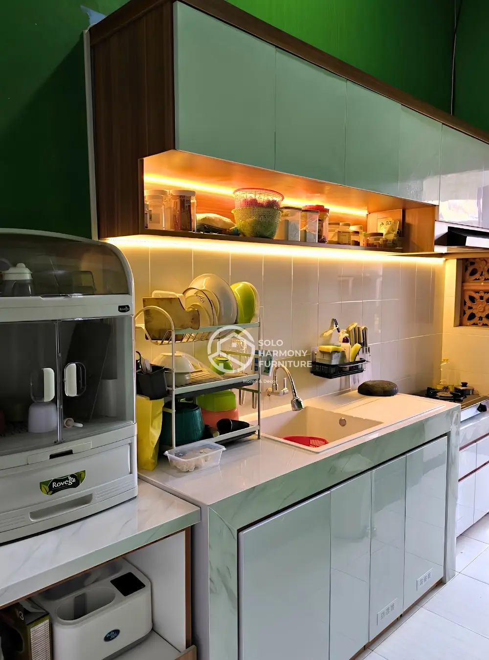 White & Woodgrain Minimalist Kitchen Set — Kitchen Set foto 2 di Banjarsari, Solo