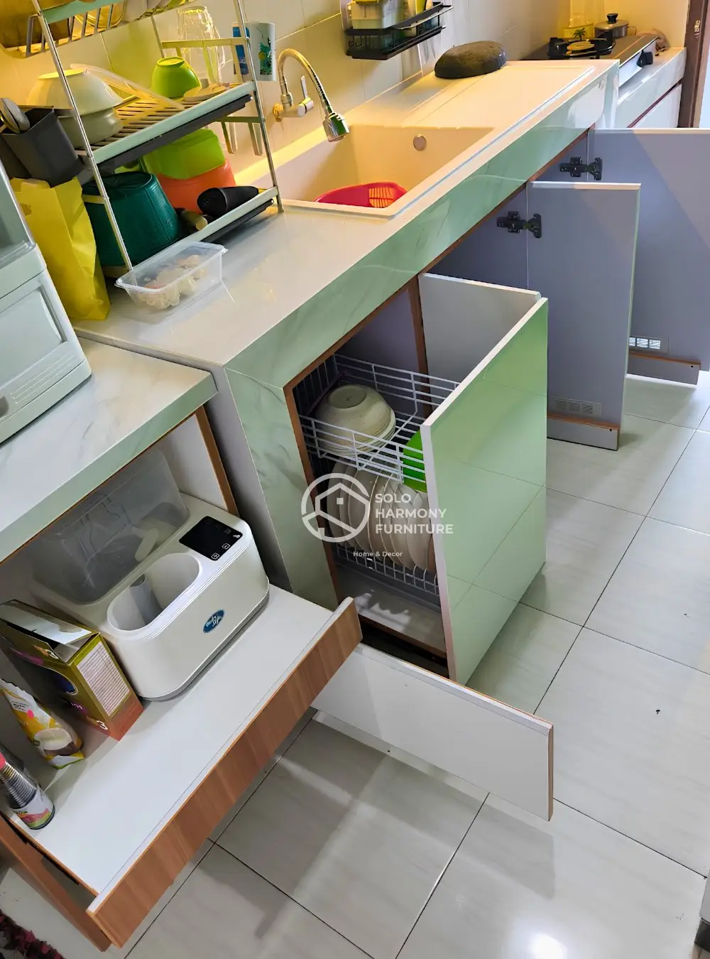 White & Woodgrain Minimalist Kitchen Set — Kitchen Set foto 5 di Banjarsari, Solo