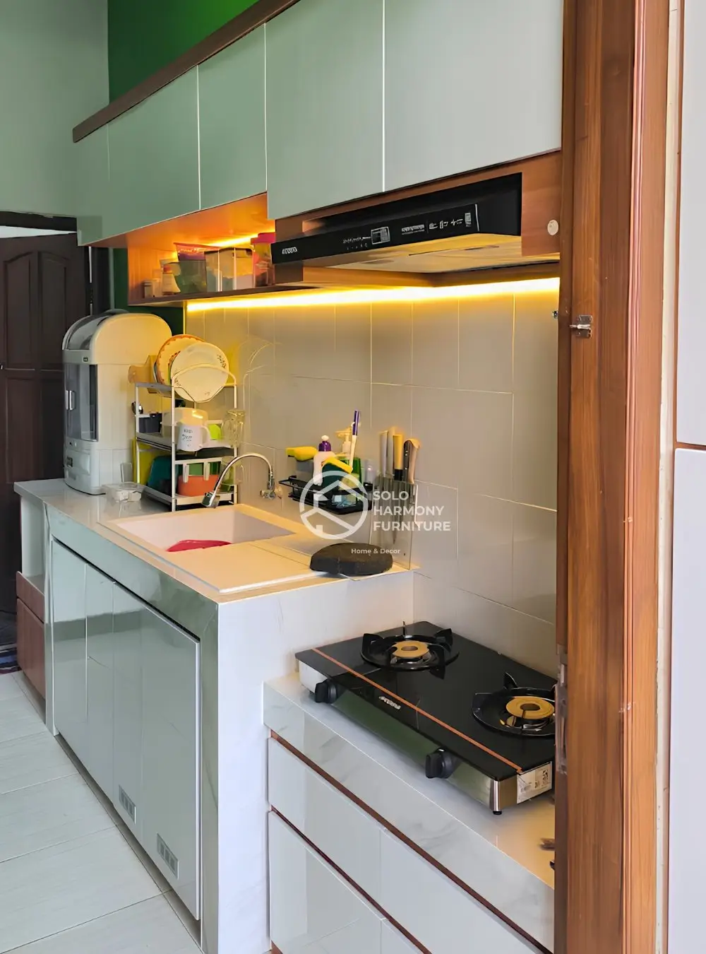 White & Woodgrain Minimalist Kitchen Set — Kitchen Set foto 6 di Banjarsari, Solo