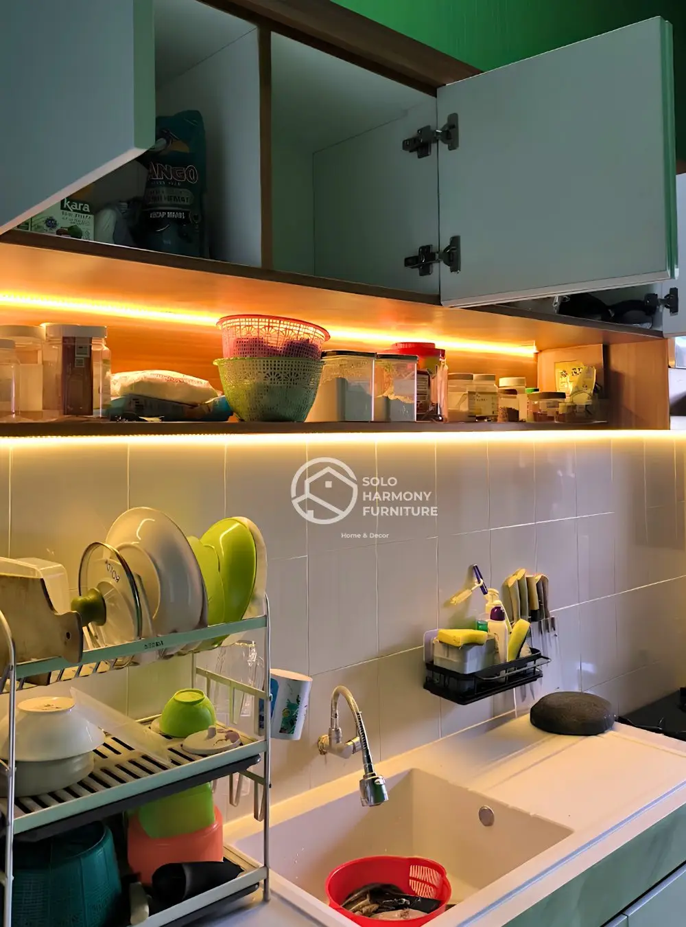 White & Woodgrain Minimalist Kitchen Set — Kitchen Set foto 11 di Banjarsari, Solo