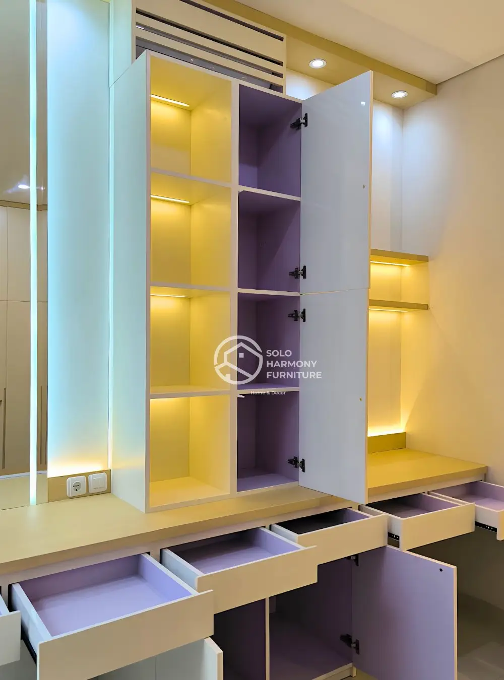 Set Kamar Tidur Utama Japandi Mewah — Interior foto 13 di Casablanca Signature Singopuran, Sukoharjo