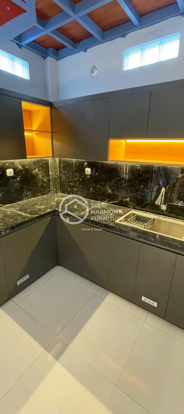 Kitchen Set Kitchenset Bawah tangga di Sukoharjo, Solo baru — Solo Harmony Furniture