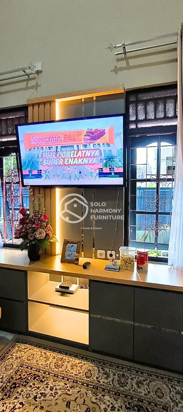 Backdrop TV Backdrop Tv Minimalis - Bu Yuni di Karanganyar — Solo Harmony Furniture