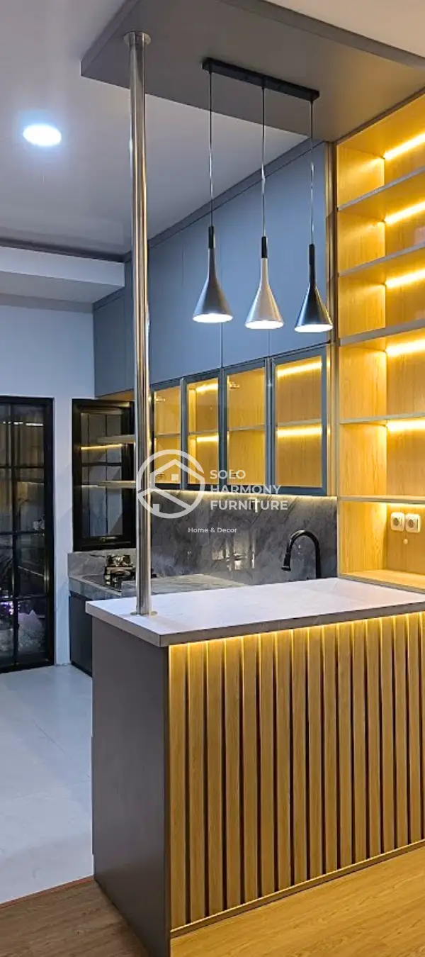 Kitchen Set Modern Minimalis dengan Mini Bar Estetik Kartasura — custom furniture Kartasura Solo Harmony