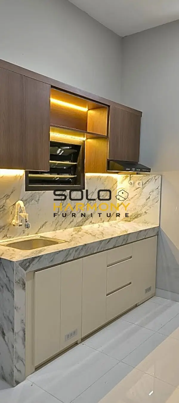 Kitchen Set Kitchenset Minimalis atas bawah di Karangasem, solo — Solo Harmony Furniture