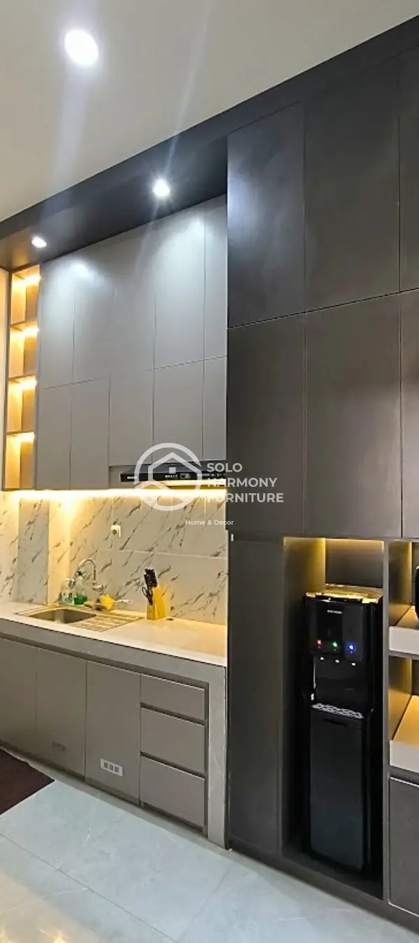 Kitchen Set Minimalis Elegan — Kitchen Set di Permata Buana, Colomadu, Karanganyar · Solo Harmony Furniture Soloraya