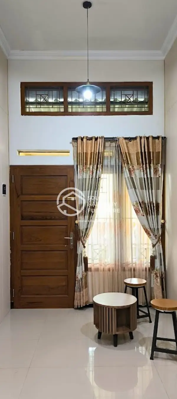 Sentuhan Elegan Pada Dinding — Interior di Baturan, Colomadu · Solo Harmony Furniture Soloraya