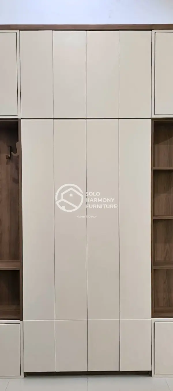 Lemari Custom Lemari Modern Minimalis. di Baturan, Colomadu — Solo Harmony Furniture