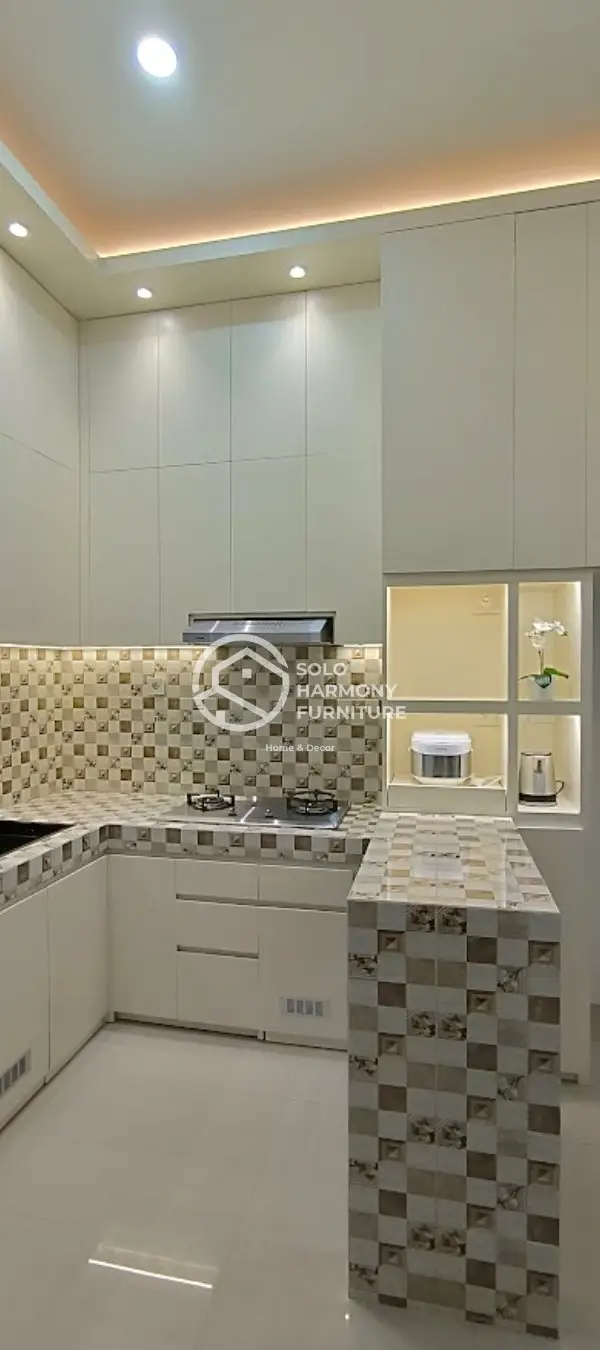Kitchenset Mewah Minimalis. — Kitchen Set di Mojosongo, Surakarta · Solo Harmony Furniture Soloraya