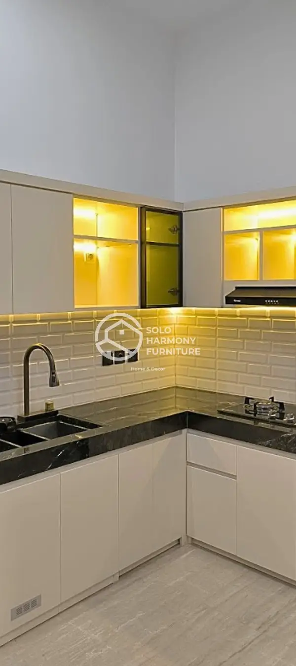Kitchen Set Minimalis Letter L Elegan — Kitchen Set di Gentan, Sukoharjo · Solo Harmony Furniture Soloraya