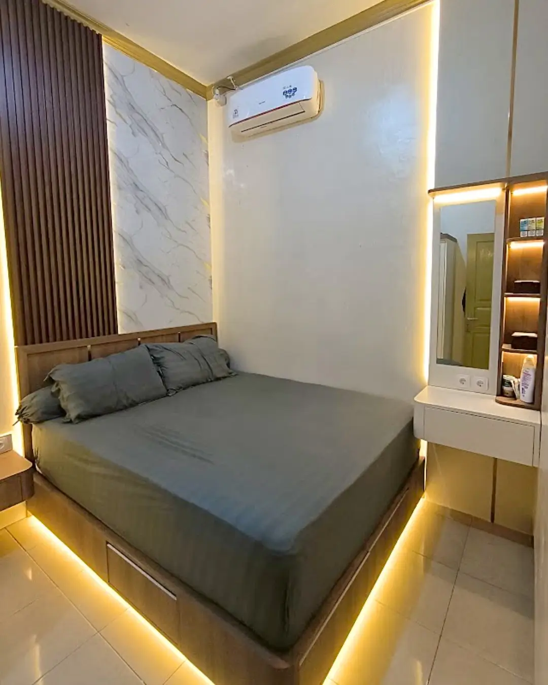 Interior Set Kamar Modern Minimalis Elegan — Kak Azza di Kartasura - Sukoharjo — Solo Harmony Furniture