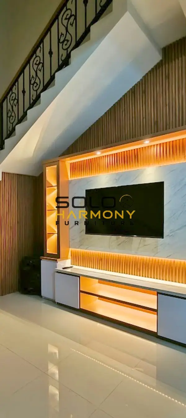 Backdrop TV Backdrop TV Minimalis dan Kisi-Kisi Dinding Bawah Tangga Modern di Palur, Karanganyar — Solo Harmony Furniture