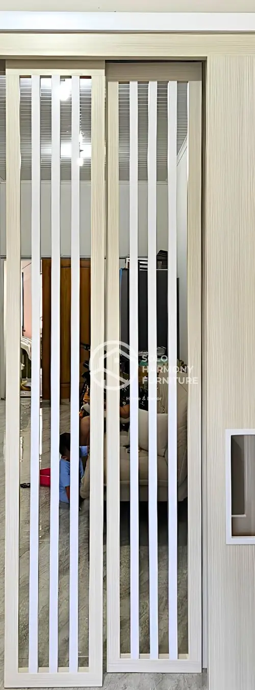 Partisi Sliding Minimalis — Bu Riska — Interior Sumber, Banjarsari, Solo · Solo Harmony Soloraya