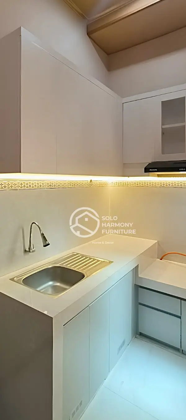Kitchen Set Minimalis yang Menawan — Kitchen Set di Gumpang, Kartasura · Solo Harmony Furniture Soloraya