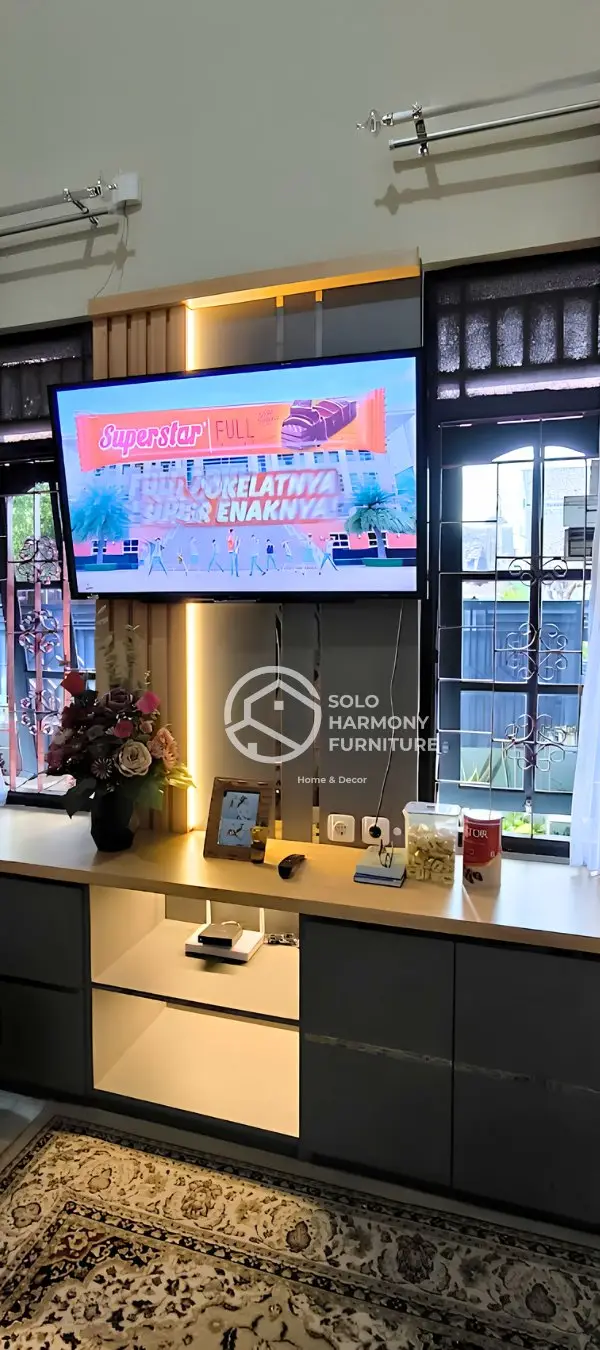 Minimalist Backdrop TV & Long Cabinet Set — Backdrop TV di Karanganyar · Solo Harmony Furniture Soloraya