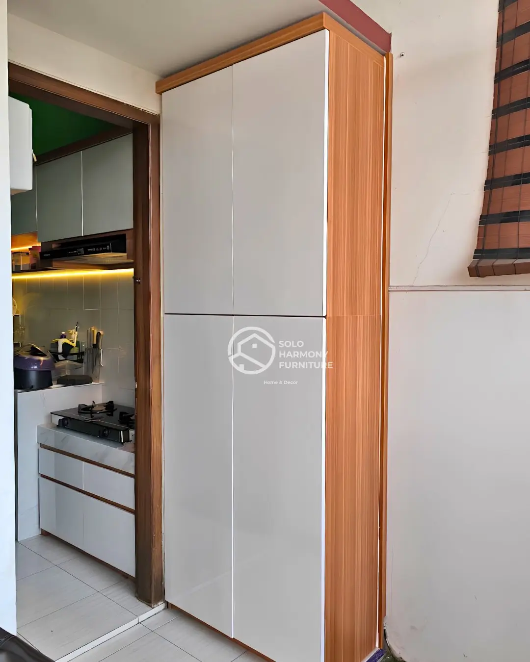 Lemari Custom Pantry Cabinet di Banjarsari, Solo — Solo Harmony Furniture